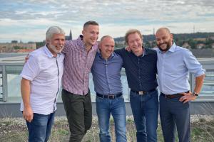 Polomasku vyvinuli: Pavel Burget, Alexandr Lazarov, Petr Kadera, Vít Dočkal, Jaroslav Lískovec